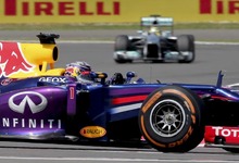 El Red Bull de Sebastian Vettel, en accin durante la carrera en Silverstone. | EFE