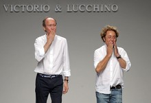 Los dos modistos saludan tras un desfile | Cordon Press