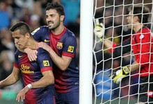 Villa y Alexis celebran el primer tanto del partido, obra del chileno. | EFE