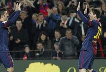 Messi y Villa celebran uno de los tres tantos conseguidos. | EFE