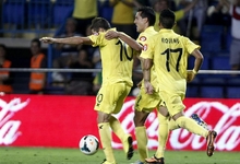 Los jugadores del Villarreal celebran el gol de la victoria. | EFE