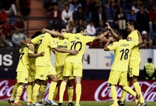 Los jugadores del Villarreal celebran uno de los goles en El Sadar. | EFE