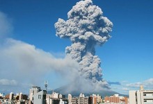 El volcn Sakurajima visto desde la ciudad de Kagoshima | EFE