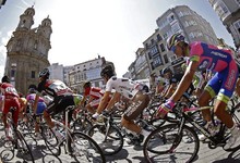 El pelotn toma la salida en la segunda etapa de la Vuelta Ciclista. | EFE