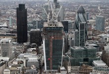 El rascacielos culpable de los daos, en primer trmino | Cordon Press