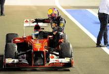 Mark Webber, subido en el F138 de Fernando Alonso en Singapur. | Cordon Press