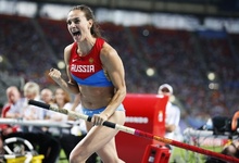 Yelena Isinbayeva celebra su oro en Mosc. | EFE