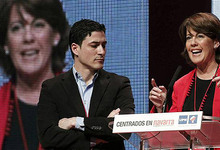 Barcina, junto al nuevo secretaro general de su partido Oscar Arizcuren | EFE