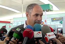 Andoni Zubizarreta atiende a los medios. | Archivo