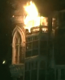 El hotel Taj en llamas. Imagen NDTV.