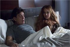 Charlie Sheen y Lindsay Lohan en Scary Movie 5