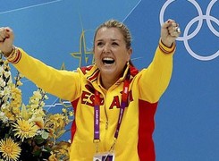 Anna Tarrs celebra un triunfo con la seleccin espaola. | EFE