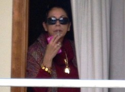 Isabel Pantoja, fumando | Europa Press