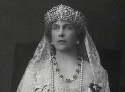 La reina consorte Victoria Eugenia, cuyas joyas se subastan 