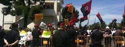 Independentistas y sindicalistas esperan a Rajoy 