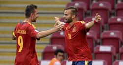 Jes (d) celebra su gol con Paco Alccer. | EFE