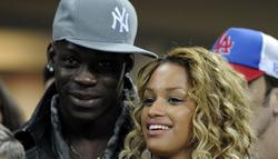 Mario Balotelli y su novia, Fanny Neguesha. | Archivo