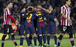 Los jugadores del Barcelona celebran la victoria. | EFE