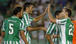 Matilla y Nacho, entre otros, celebran el segundo gol al Jablonec. | EFE