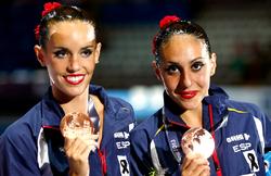 Ona Carbonell y Marga Cresp, con la medalla de bronce. | Cordon Press