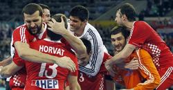 Los jugadores croatas celebran el bronce. | EFE