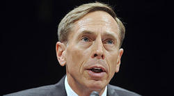 Petraeus, en una comparecencia en 2011 |EFE