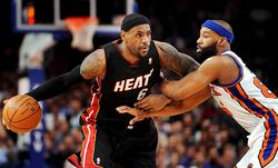 Davis defiende a Lebron James en su ltimo partido con los Knicks | Cordon Press