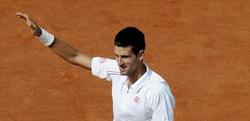 Novak Djokovic celebra su victoria. | EFE