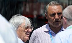 Bernie Ecclestone conversa con Stoichkov en el circuito urbano de Valencia. | Cordon Press