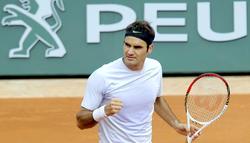 Roger Federer celebra su victoria ante Pablo Carreo-Busta. | EFE