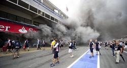 Incendio en el box de Williams en el circuito de Montmeló. | EFE
