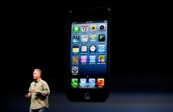 Phil Schiller presentando el nuevo iPhone 5. | Reuters/Cordon Press