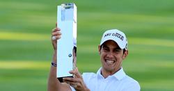 Matteo Manassero, con el trofeo de ganador del Campeonato PGA. | EFE