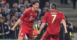 Mario Gmez y Ribery celebran el primer gol. | EFE
