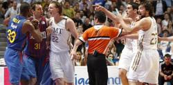 Singler trata de separar a Mickeal. | EFE