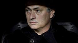 José Mourinho, en el banquillo ante el Ajax. | EFE