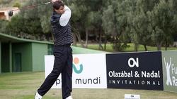 Rafa Nadal, jugando al golf en Mallorca.