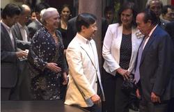 Naruhito saluda a Curro Romero ante Carmen Tello y Cristina Hoyos | Efe