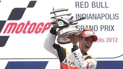Dani Pedrosa celebra su triunfo en el podio del circuito de Brickyard en Indianpolis. | EFE