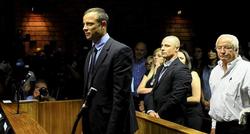Oscar Pistorius, durante su comparecencia ante el juez. | EFE