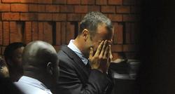 Oscar Pistorius rompe a llorar ante el juez. | EFE/Archivo