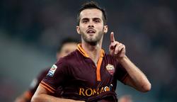 Pjanic celebra uno de sus dos goles al Nápoles. | Cordon Press