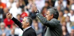 Mourinho y Preciado gesticulan durante el partido. | Archivo