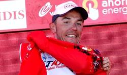 Joaquim <i>Purito</i> Rodríguez se enfunda el maillot rojo de líder de la Vuelta a España. | EFE