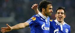 Ral (i) celebra junto a Jurado uno de sus dos goles al Schalke. | EFE