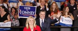 Romney celebra junto a su mujer. | EFE