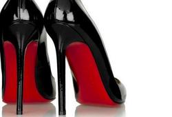 Zapatos de suela roja | Archivo