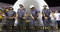 La Polica brasilea supuestamente protege el camerino del equipo argentino Tigre. | EFE