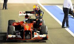 Mark Webber, subido en el F138 de Fernando Alonso en Singapur. | Cordon Press