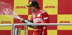 Fernando Alonso celebra su tercer puesto en Turqua. | Reuters